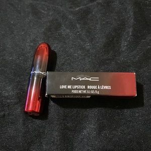 Mac Love me lipstick E for Effortless 423